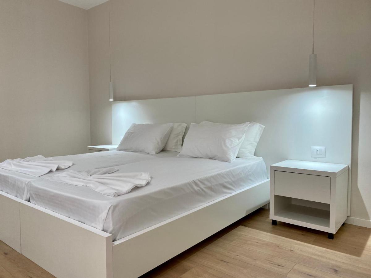 Violet'S Boutique Apartments Sarandë Exteriör bild