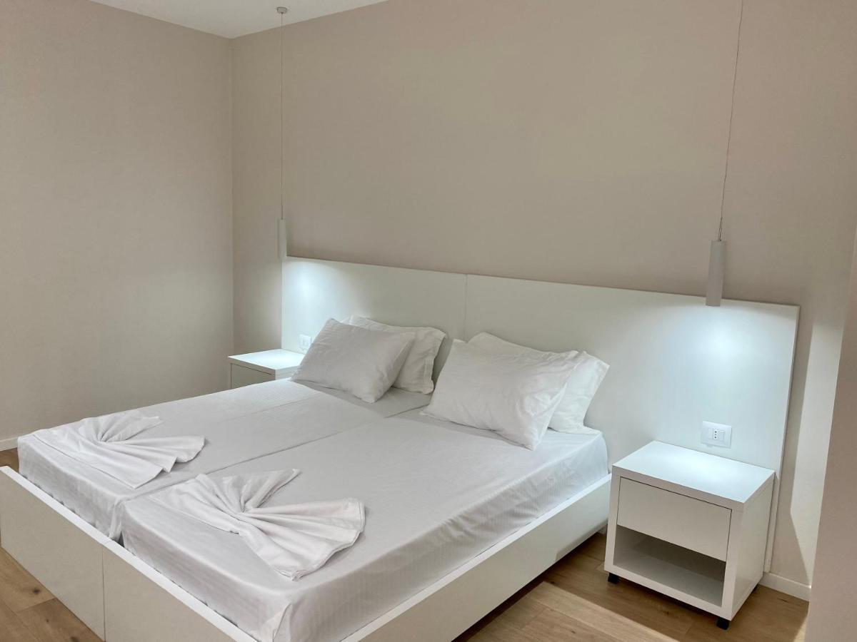 Violet'S Boutique Apartments Sarandë Exteriör bild