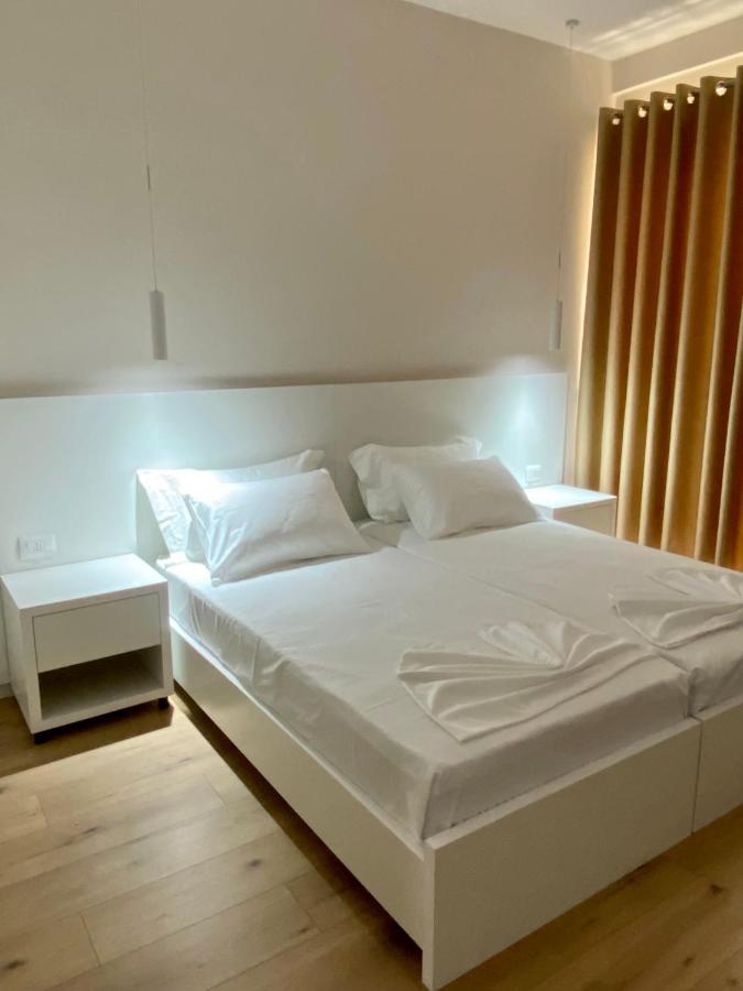 Violet'S Boutique Apartments Sarandë Exteriör bild