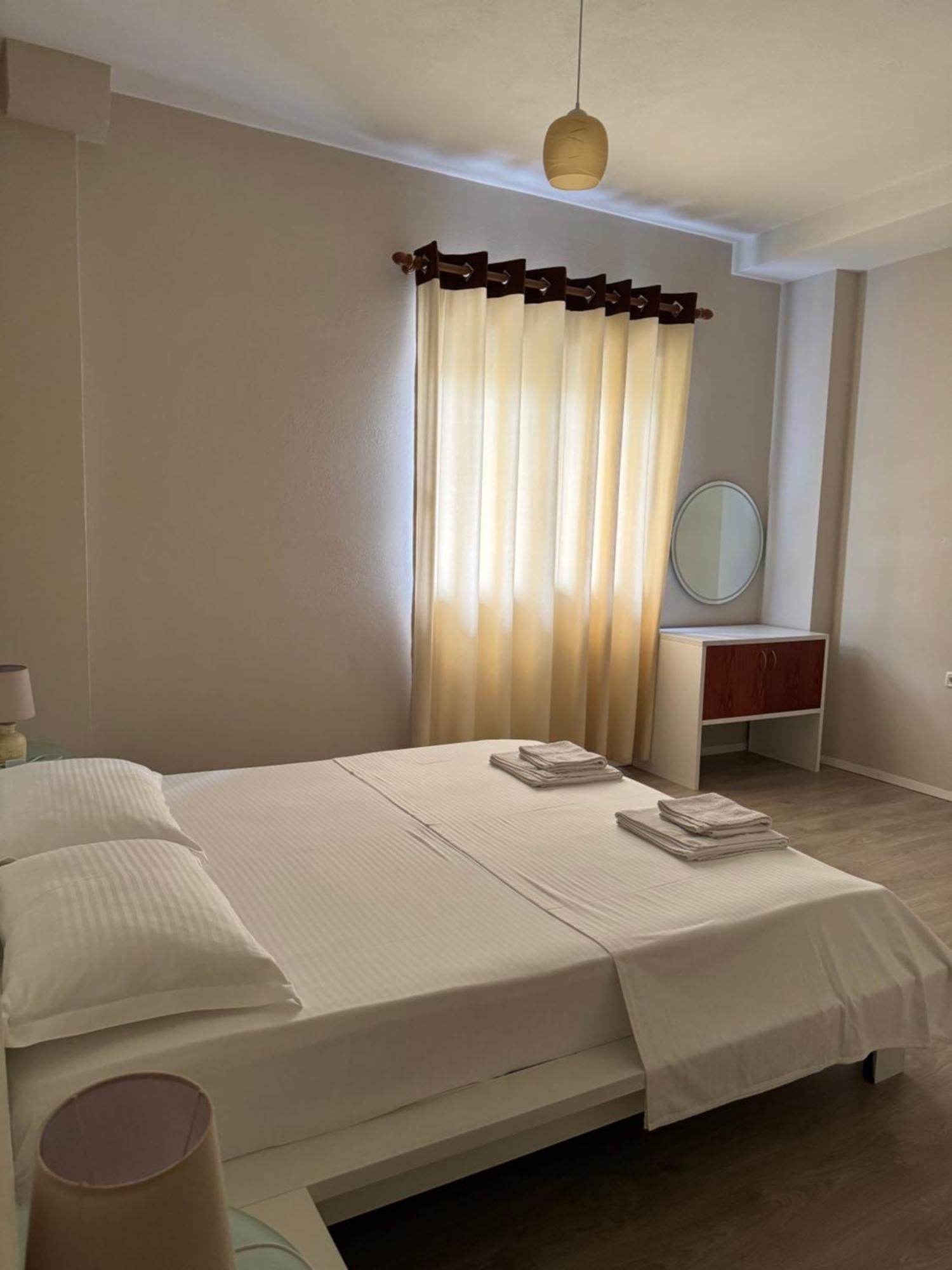 Violet'S Boutique Apartments Sarandë Exteriör bild