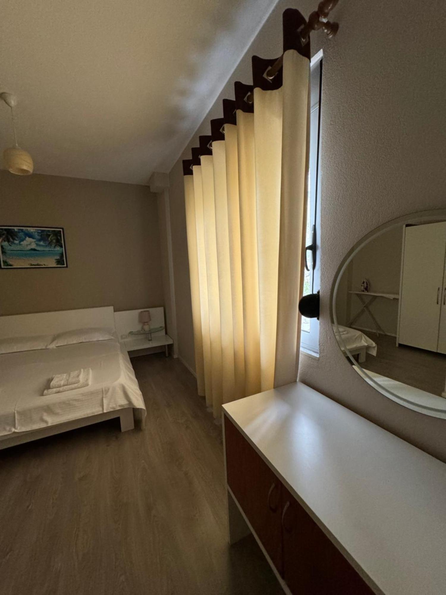 Violet'S Boutique Apartments Sarandë Exteriör bild